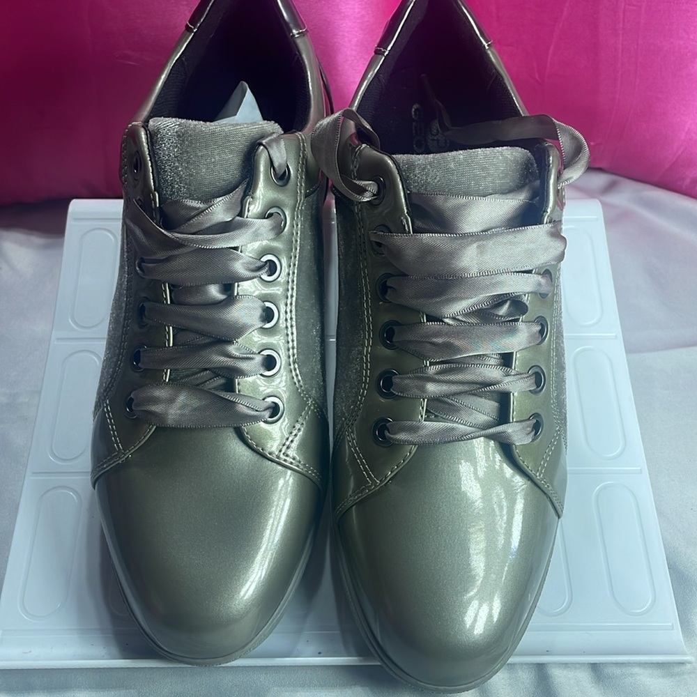 (A2) Geox Patent Velvet Lace
Women's Silver Fashion Comfort Sneakers Size 9 - Picture 3 of 11